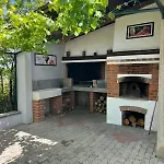 Rouge Nel Roero Country house Sanfre