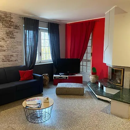 Rouge Nel Roero Country house Sanfre